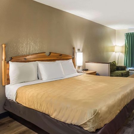 Econo Lodge Clinton Εξωτερικό φωτογραφία