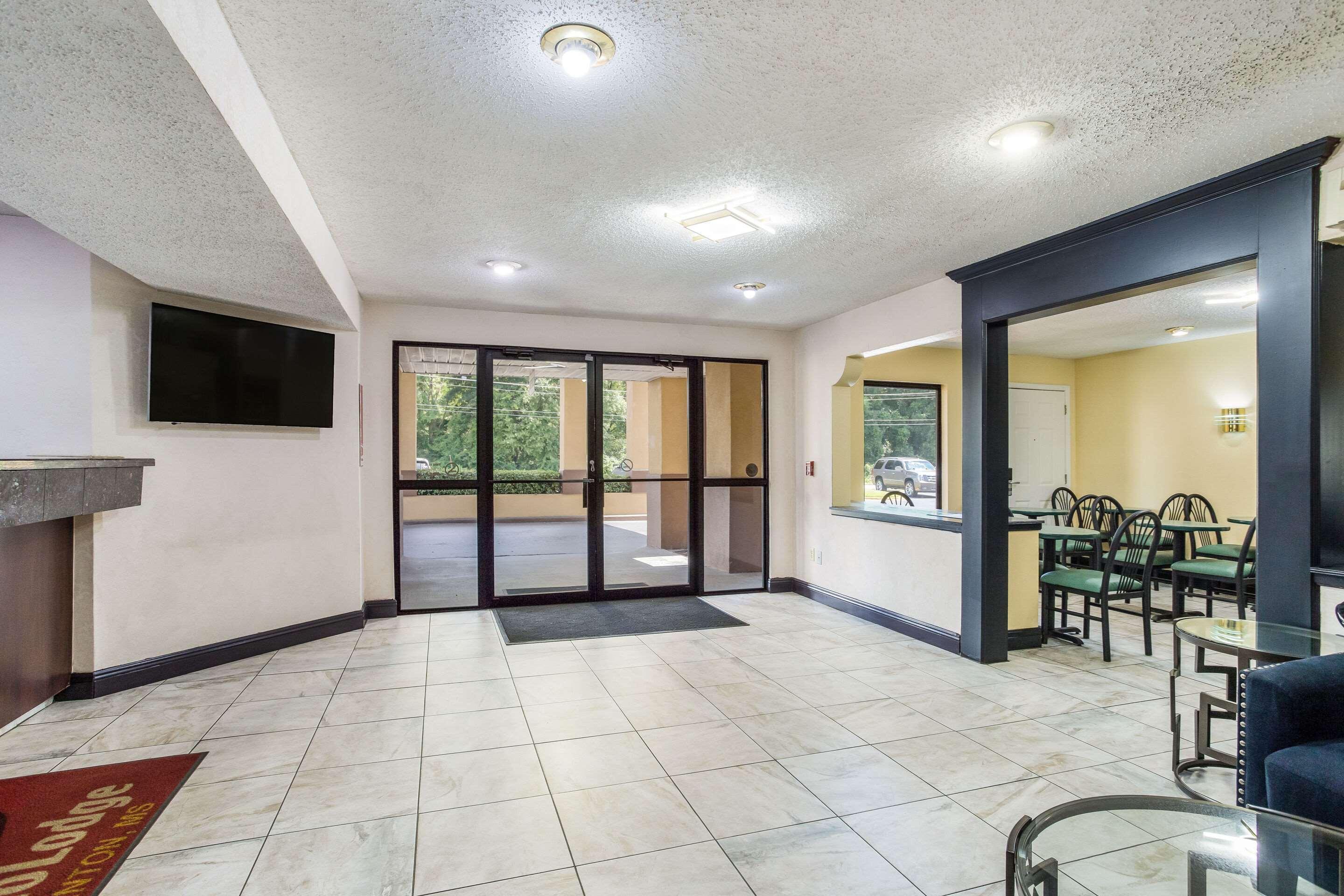 Econo Lodge Clinton Εξωτερικό φωτογραφία